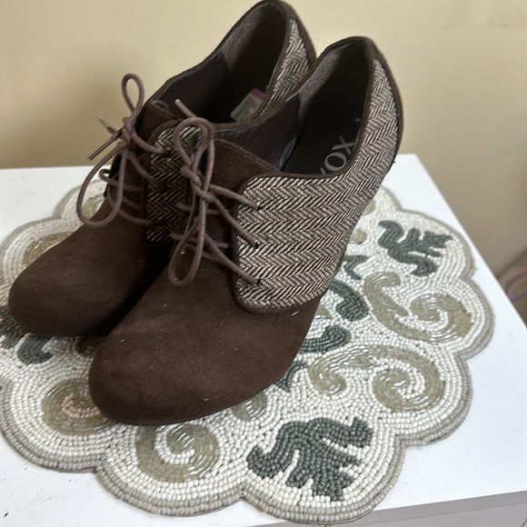 Xoxo brown suede Oxford heels - Picture 6 of 7